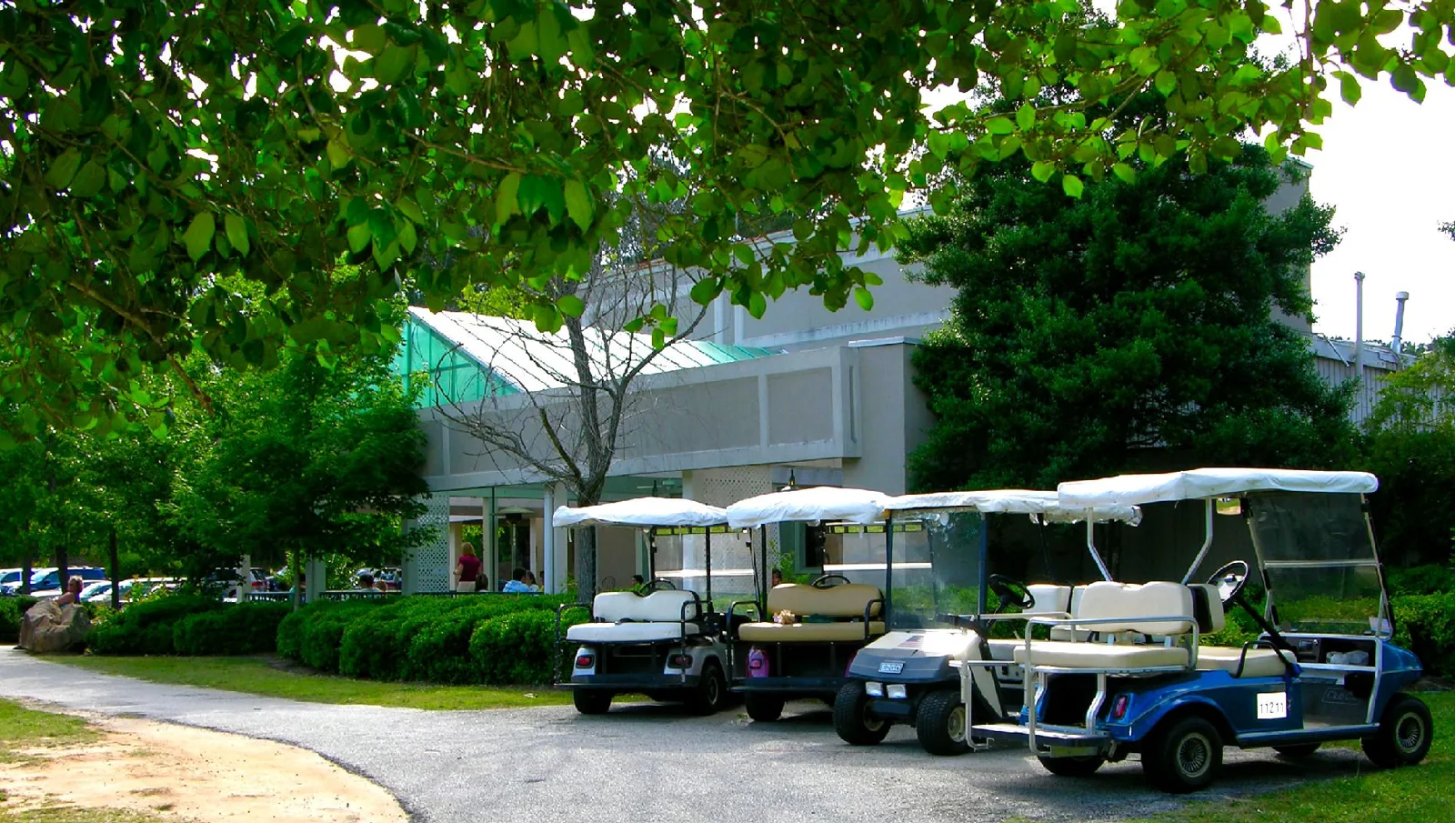 Peachtree City has a 1,300-lb golf cart limit — and no way to check it